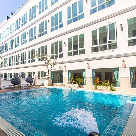 Sun Sky Resort Near Beach Джомтиен Бийч Екстериор снимка
